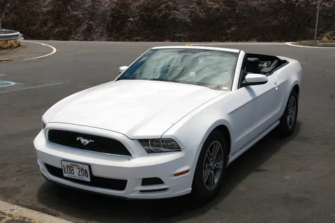 Vores slæde på Maui, en spritny Ford Mustang Convertible. Husk solcreme når du kommer som bleg dansker til Hawaii eller andre steder på samme breddegrader.
