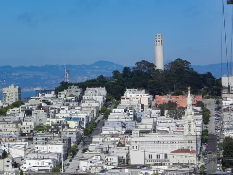 Coit Tower set fra toppen af Filbert Street.