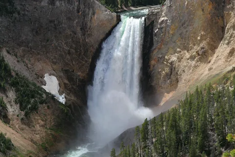 Yellowstone National Parl, Wyoming, USA. Det mest fantastiske og magiske sted i verden, med vandfald, geysere, vilde bjørne, ulve, elge og meget mere. Yellowstone Falls.