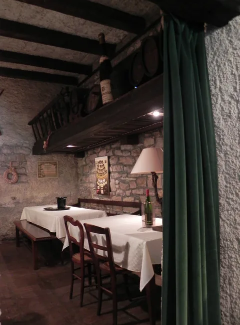 Til smagning hos Kuentz-Bas, Husseren-les-Châteaux, Alsace, Frankrig