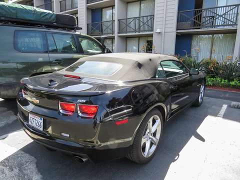 Vores lejebil, en Chevrolet Camaro SS 6.2 liter V8 med 400 hk. Rimelig sjov bil, men ret forslugen.