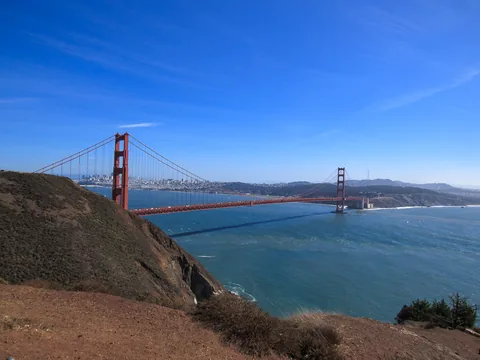 Golden Gate med San Francisco i baggrunden.