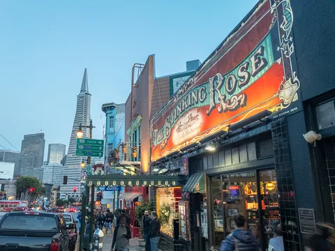 Middag på The Stinking Rose, San Francisco, Californien, USA. Sjovt sted hvor næsten alle retter indeholder hvidløg, rigtigt meget hvidløg endda. På nær desserten, hvilket er skuffende... :-)