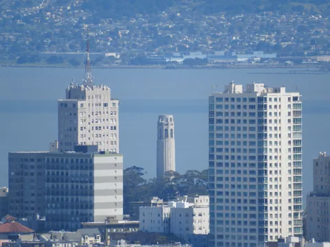 Coit Tower set fra Twin Peaks, San Francisco, USA