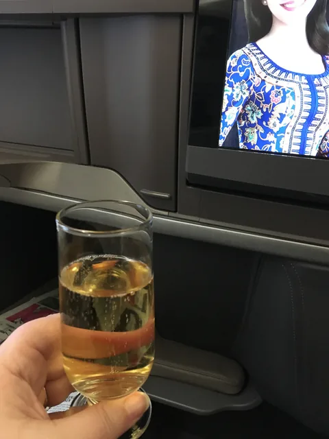Champagne på Business Class på Singapore Airlines