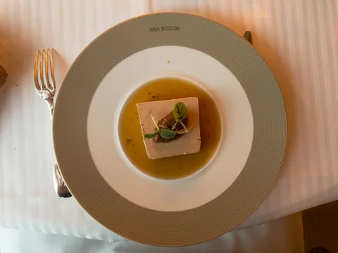 Fantastisk middag i et af Gastronomiens store templer, Restaurant Paul Bocuse i Lyon, Frankrig.