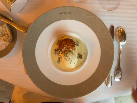 Fantastisk middag i et af Gastronomiens store templer, Restaurant Paul Bocuse i Lyon, Frankrig.