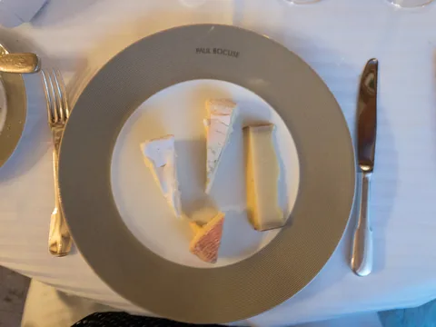 Fantastisk middag i et af Gastronomiens store templer, Restaurant Paul Bocuse i Lyon, Frankrig.