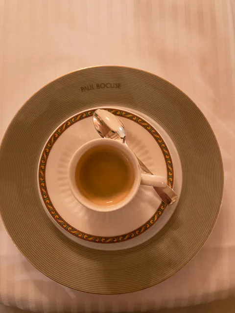 Fantastisk middag i et af Gastronomiens store templer, Restaurant Paul Bocuse i Lyon, Frankrig.
