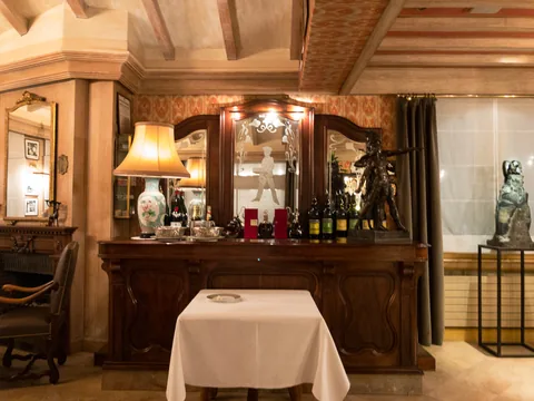 Fantastisk middag i et af Gastronomiens store templer, Restaurant Paul Bocuse i Lyon, Frankrig.