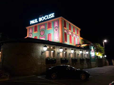 Fantastisk middag i et af Gastronomiens store templer, Restaurant Paul Bocuse i Lyon, Frankrig.