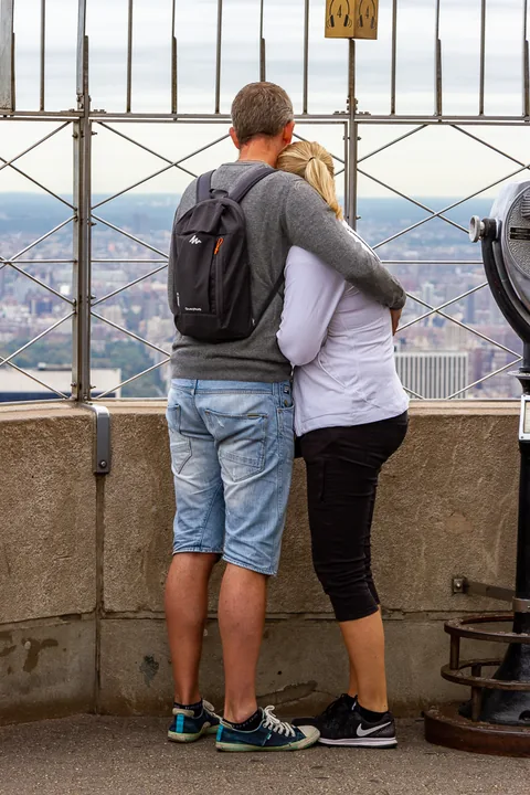 En kølig morgen på 86. etage af Empire State Building, New York, USA