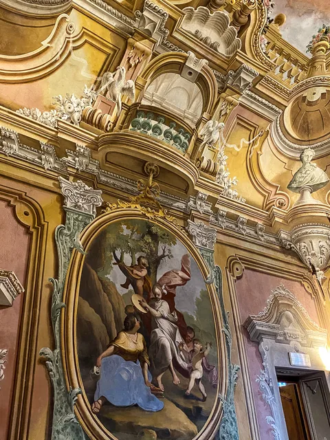 Middag på Da Francesco i Cherasco, Piemonte, Italien. Wauw, de smukkeste lokaler vi har spist i til dato, med vægmalerier fra helt tilbage til 1772. Og maden var også fantastisk.