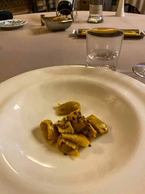 Middag på Da Francesco i Cherasco, Piemonte, Italien. Wauw, de smukkeste lokaler vi har spist i til dato, med vægmalerier fra helt tilbage til 1772. Og maden var også fantastisk.