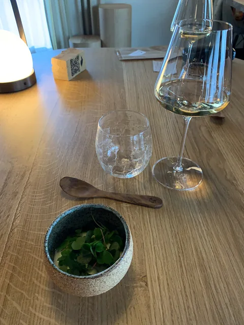 Middag på den fantastiske 1 stjernede Michelinrestaurant l'Alchemille i Kaysersberg, Alsace, hvor køkkenchefen Jerome Jaegle tryller i køkkenet.