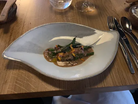 Middag på den fantastiske 1 stjernede Michelinrestaurant l'Alchemille i Kaysersberg, Alsace, hvor køkkenchefen Jerome Jaegle tryller i køkkenet.