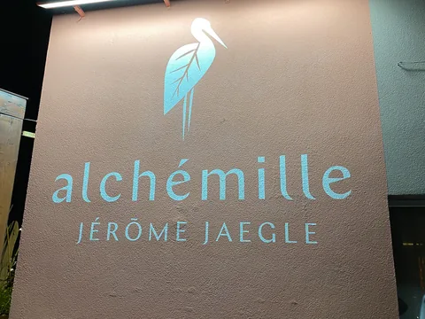 Middag på den fantastiske 1 stjernede Michelinrestaurant l'Alchemille i Kaysersberg, Alsace, hvor køkkenchefen Jerome Jaegle tryller i køkkenet.