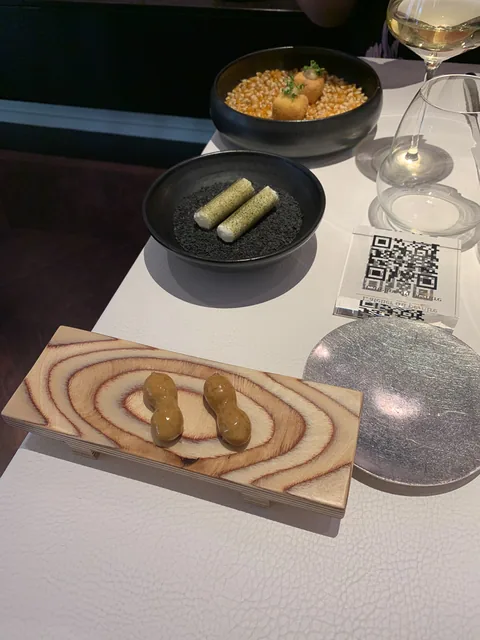 Frokost på vores favorit 1 stjernede Michelinrestaurant i L'Atalier du Peintre i Colmar, Alsace. Sublimt niveau til priser der ikke burde kunne lade sig gøre.