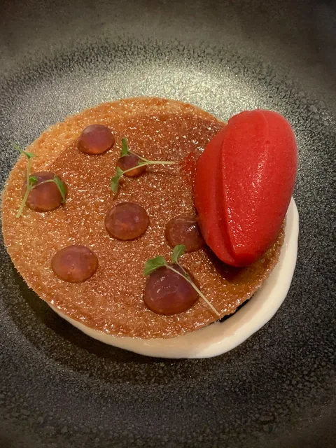 Frokost på vores favorit 1 stjernede Michelinrestaurant i L'Atalier du Peintre i Colmar, Alsace. Sublimt niveau til priser der ikke burde kunne lade sig gøre.