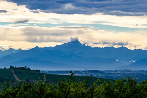 Monte Viso set fra Poderi Luigi Einaudi, Piemonte, Italien