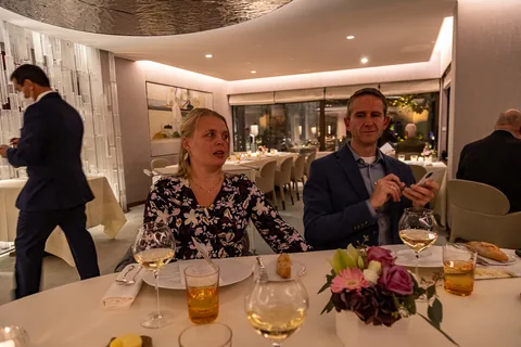 Middag på Auberge de l'Ill, en sublim og helt igennem fantastisk oplevelse. Holdt 3 Michelin stjerner i 46 år, indtil Michelin Guiden fik en hjerneblødning og tog den ene fra dem. Niveauet er stadig tårnhøjt, og totaloplevelsen blandt de allerbedste.