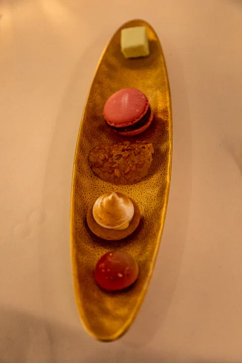 Middag på Auberge de l'Ill, en sublim og helt igennem fantastisk oplevelse. Holdt 3 Michelin stjerner i 46 år, indtil Michelin Guiden fik en hjerneblødning og tog den ene fra dem. Niveauet er stadig tårnhøjt, og totaloplevelsen blandt de allerbedste.