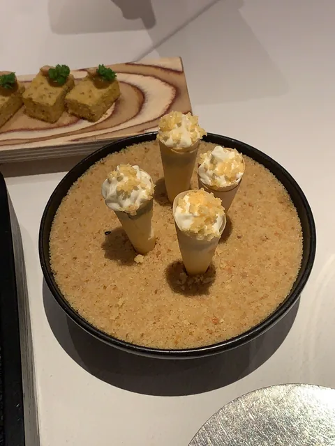 Endnu en skøn Michelin middag i Alsace, denne gang på 1 stjernede L'Atalier du Peintre i hjertet af Colmar. Dette er nok vores favorit restaurant, niveauet er konsistent på et højt niveau, og priserne er yderst rimelige, især deres frokostmenuer er et fund.