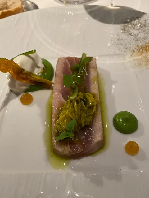 Endnu en skøn Michelin middag i Alsace, denne gang på 1 stjernede L'Atalier du Peintre i hjertet af Colmar. Dette er nok vores favorit restaurant, niveauet er konsistent på et højt niveau, og priserne er yderst rimelige, især deres frokostmenuer er et fund.