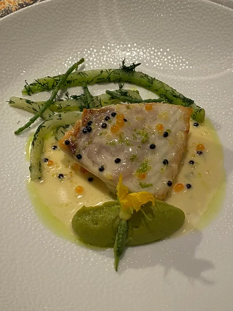 Endnu en skøn Michelin middag i Alsace, denne gang på 1 stjernede L'Atalier du Peintre i hjertet af Colmar. Dette er nok vores favorit restaurant, niveauet er konsistent på et højt niveau, og priserne er yderst rimelige, især deres frokostmenuer er et fund.
