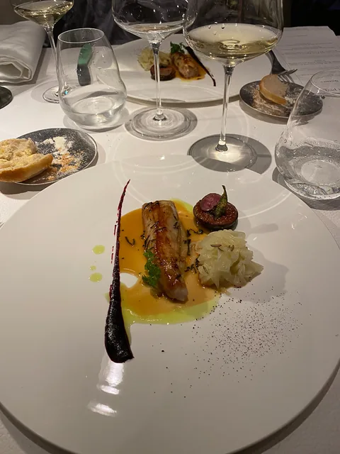 Endnu en skøn Michelin middag i Alsace, denne gang på 1 stjernede L'Atalier du Peintre i hjertet af Colmar. Dette er nok vores favorit restaurant, niveauet er konsistent på et højt niveau, og priserne er yderst rimelige, især deres frokostmenuer er et fund.