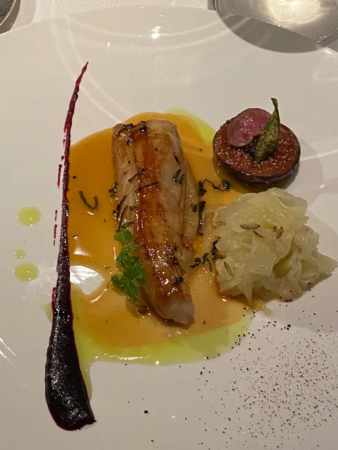 Endnu en skøn Michelin middag i Alsace, denne gang på 1 stjernede L'Atalier du Peintre i hjertet af Colmar. Dette er nok vores favorit restaurant, niveauet er konsistent på et højt niveau, og priserne er yderst rimelige, især deres frokostmenuer er et fund.