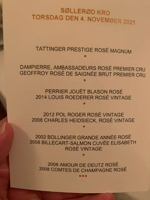 Champagnemiddag på Søllerød Kro sammen med Cathrine, Karsten, Glenn, Lene, Krisse og Olai med Roséchampagner fra Leisner Vine. Søllerød Kro leverer som altid fantastisk mad der matcher champagnerne. Og det blev kun endnu sjovere af at vi var 8 til at dele oplevelsen.