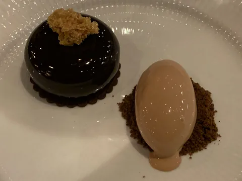 Årets sidste restaurantbesøg med Glenn og Lene, turen gik til Restaurant Palægade, hvor Lene og Rikke hoppede på Julefrokostmenuen, og Glenn og Michael gik efter deres 5 retters menu. Dertil lidt forskellige øl.