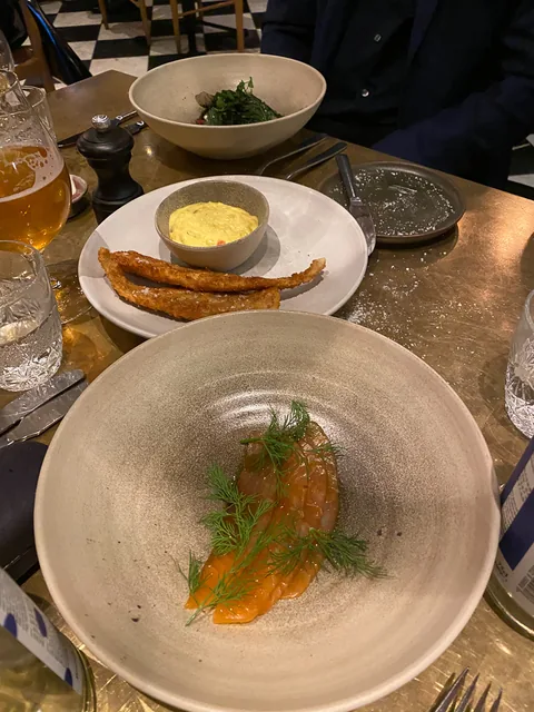 Årets sidste restaurantbesøg med Glenn og Lene, turen gik til Restaurant Palægade, hvor Lene og Rikke hoppede på Julefrokostmenuen, og Glenn og Michael gik efter deres 5 retters menu. Dertil lidt forskellige øl.